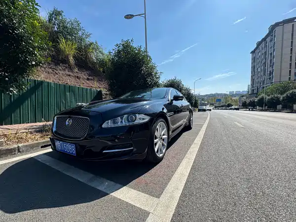 Jaguar XJ 2011
