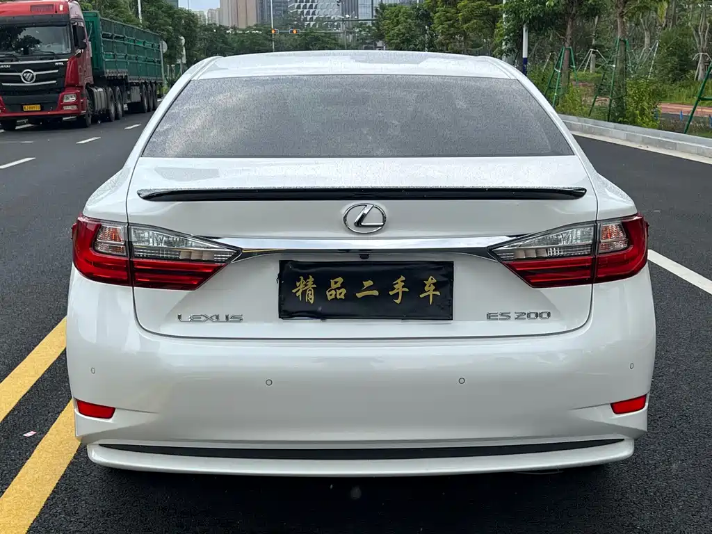 Lexus ES 2018