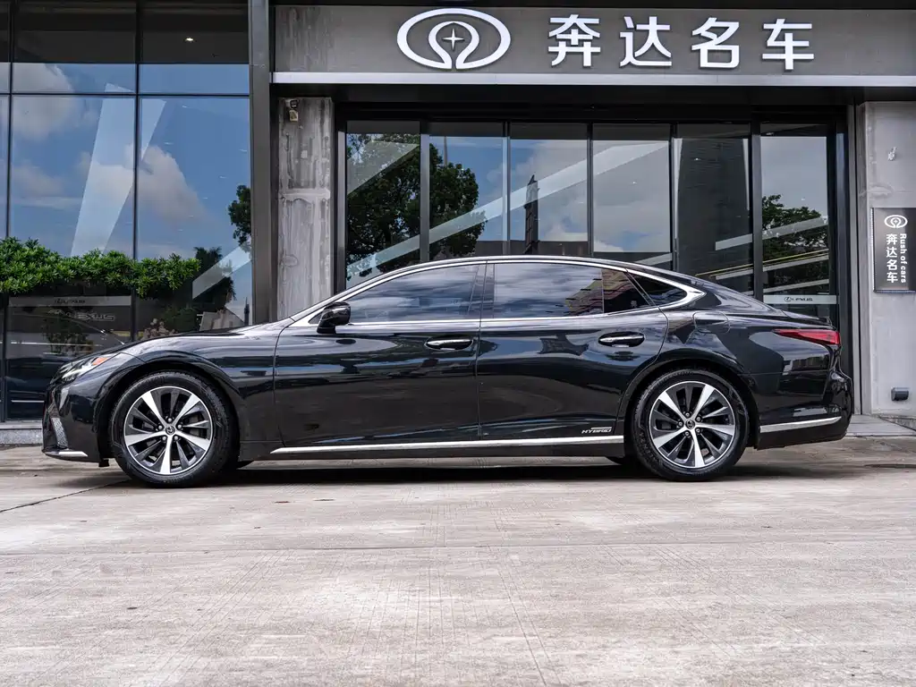 Lexus LS 2021