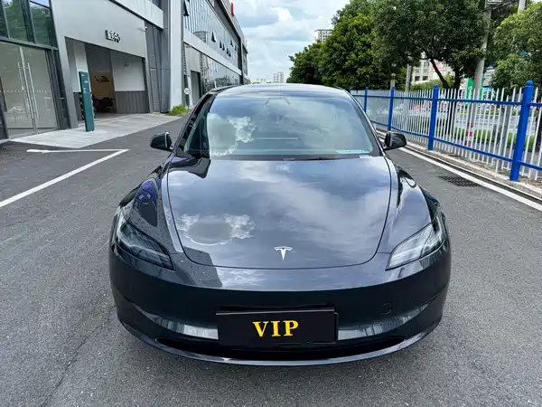 Tesla Model 3 2024
