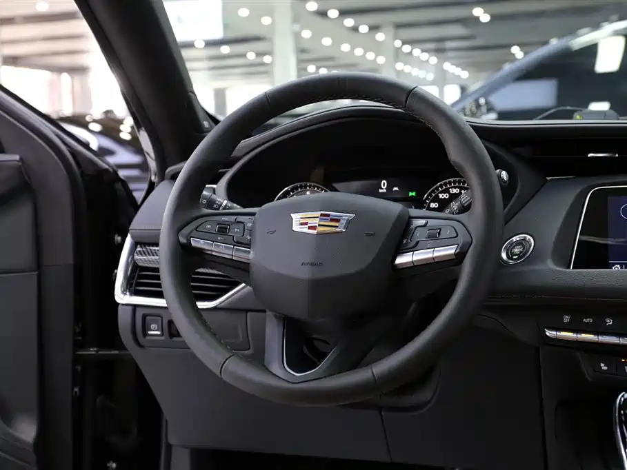 Cadillac XT4 2023 — фото 11
