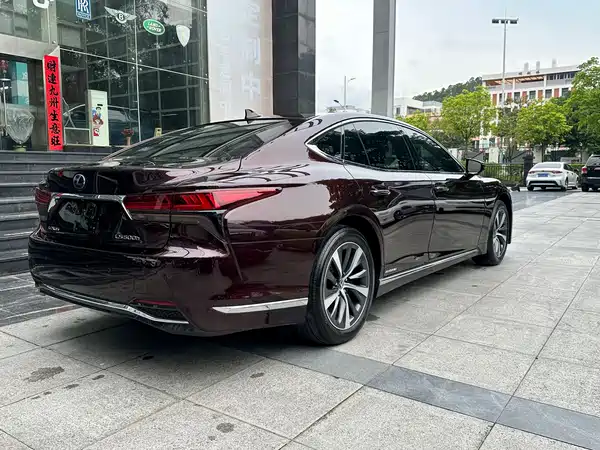 Lexus LS 2022