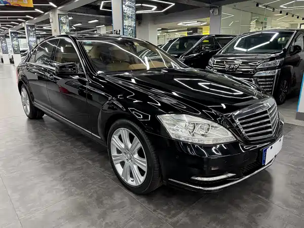 Mercedes-Benz S-Class 2010