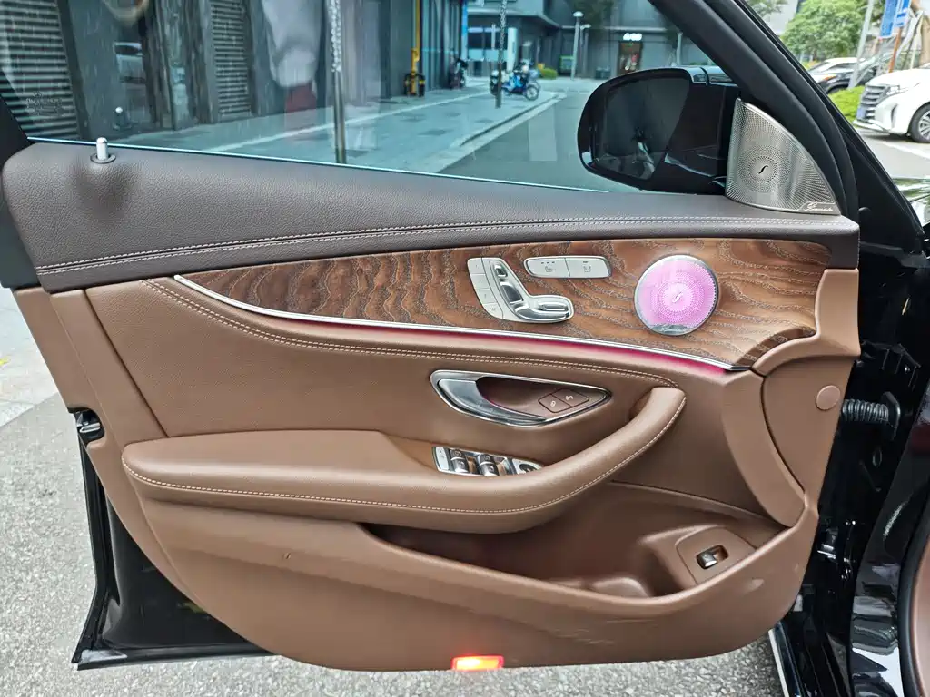 Mercedes-Benz E-Class 2023 — фото 9