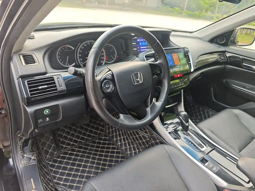 Honda Accord 2018 — фото 14