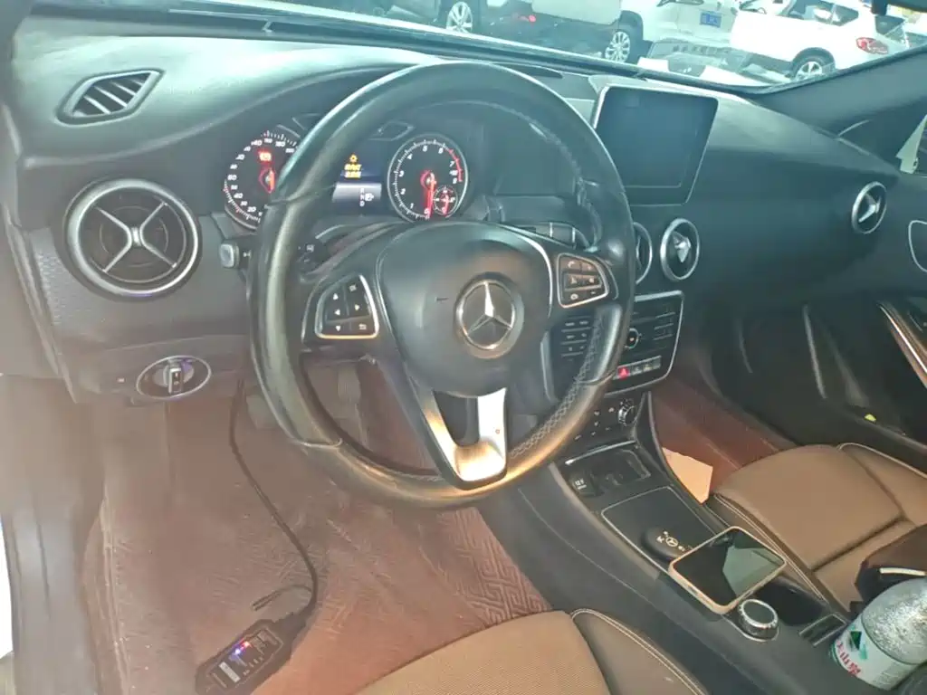 Mercedes-Benz A-Class 2016 — фото 10