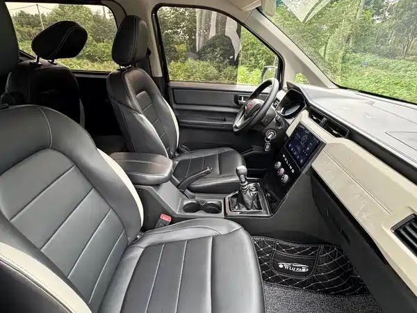 Wuling Journey 2022