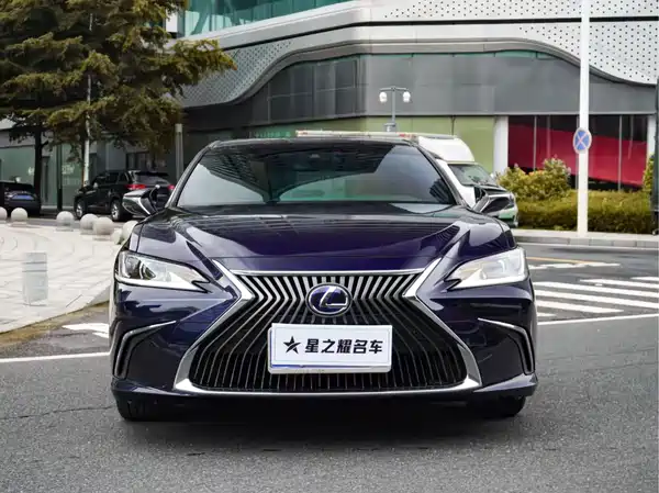 Lexus ES 2020