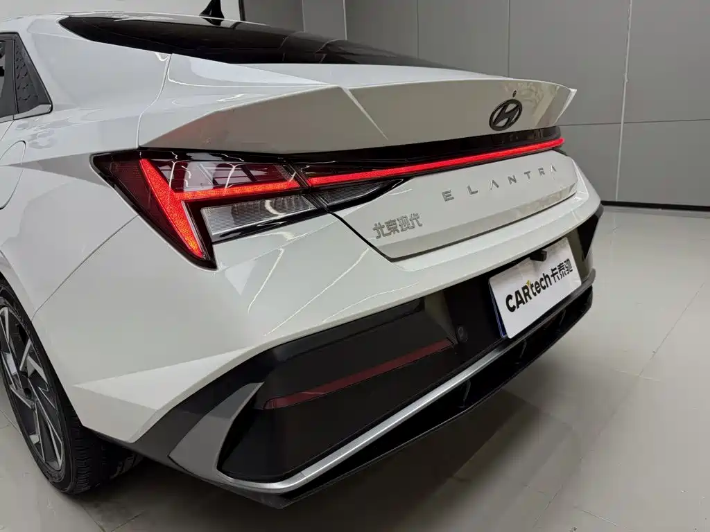 Hyundai Elantra 2025