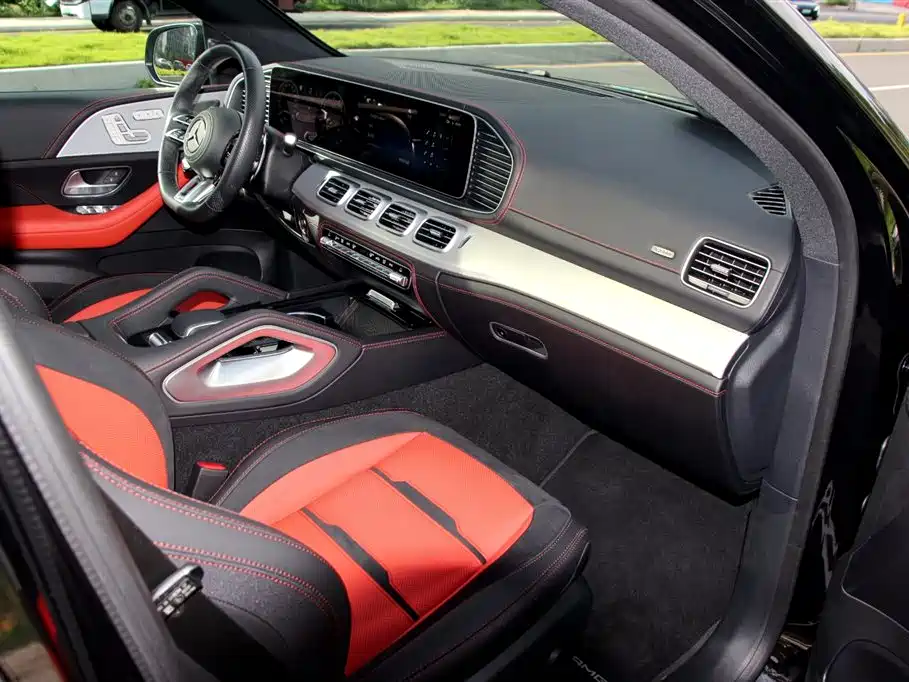 Mercedes-Benz GLE Coupe AMG 2025 — фото 7