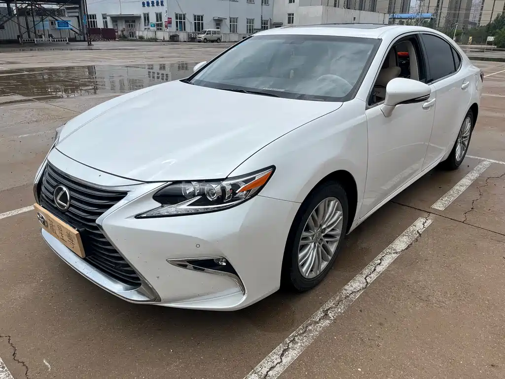 Lexus ES 2016