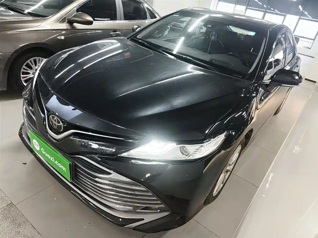 Toyota Camry 2018 — фото 2