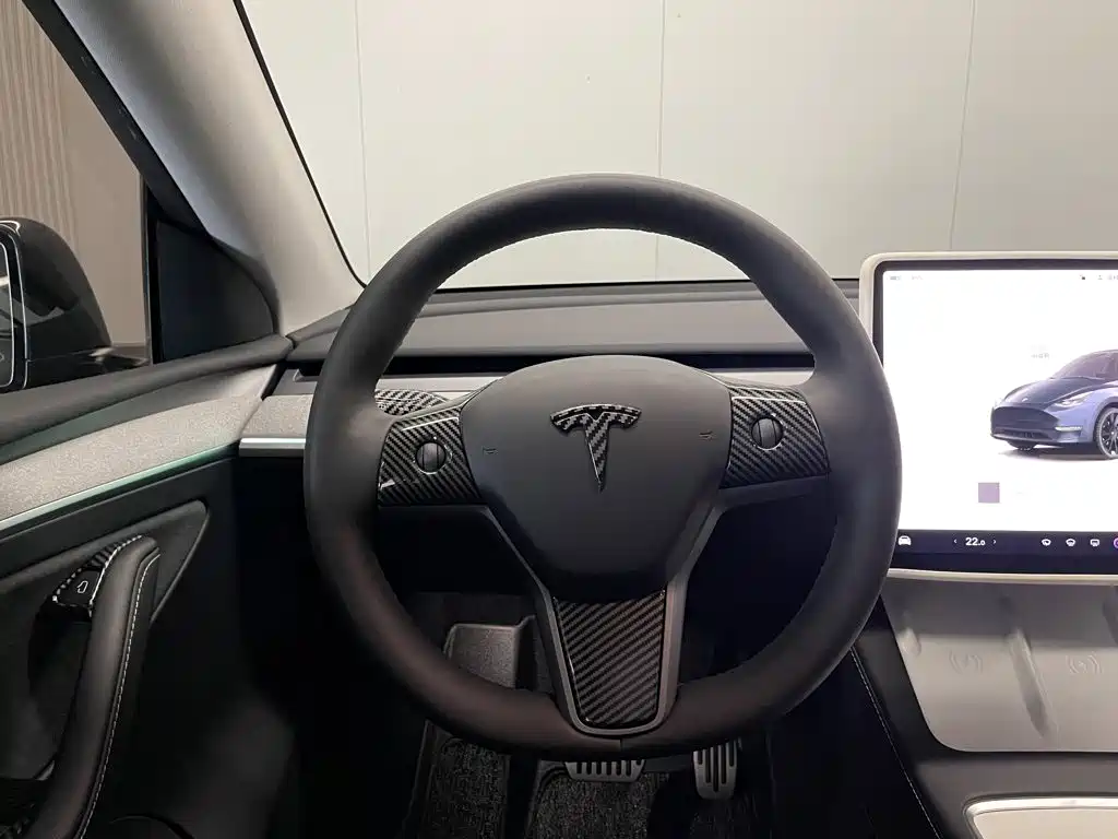 Tesla Model Y 2024 — фото 13