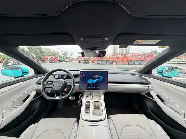 Xiaomi SU7 2024