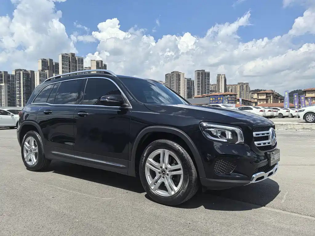 Mercedes-Benz GLB 2023