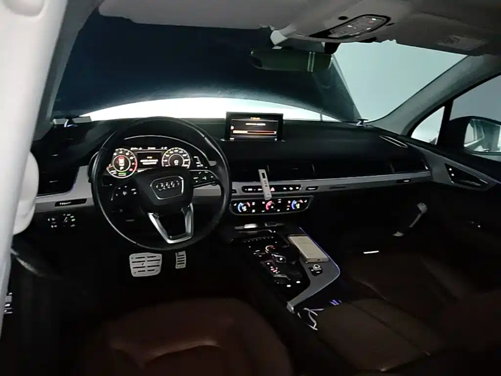 Audi Q7 2018 — фото 10