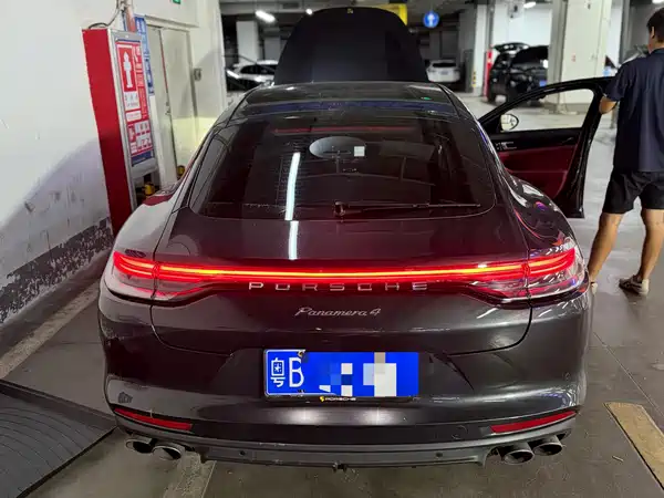 Porsche Panamera 2022