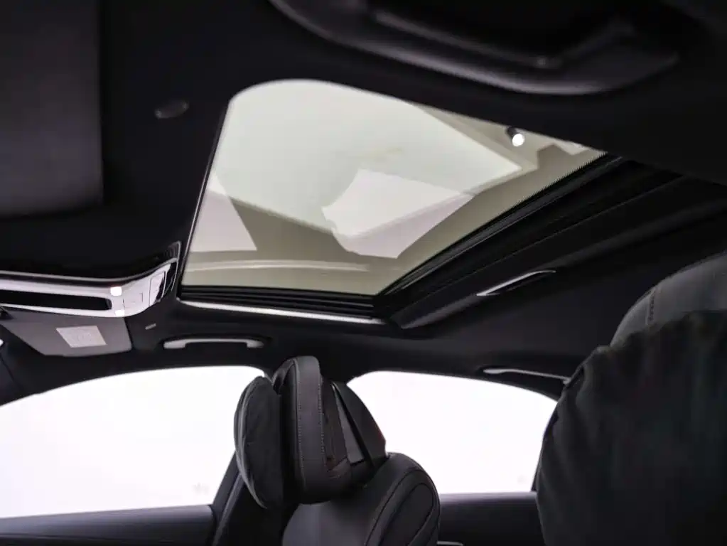 Mercedes-Benz C-Class 2023 — фото 11