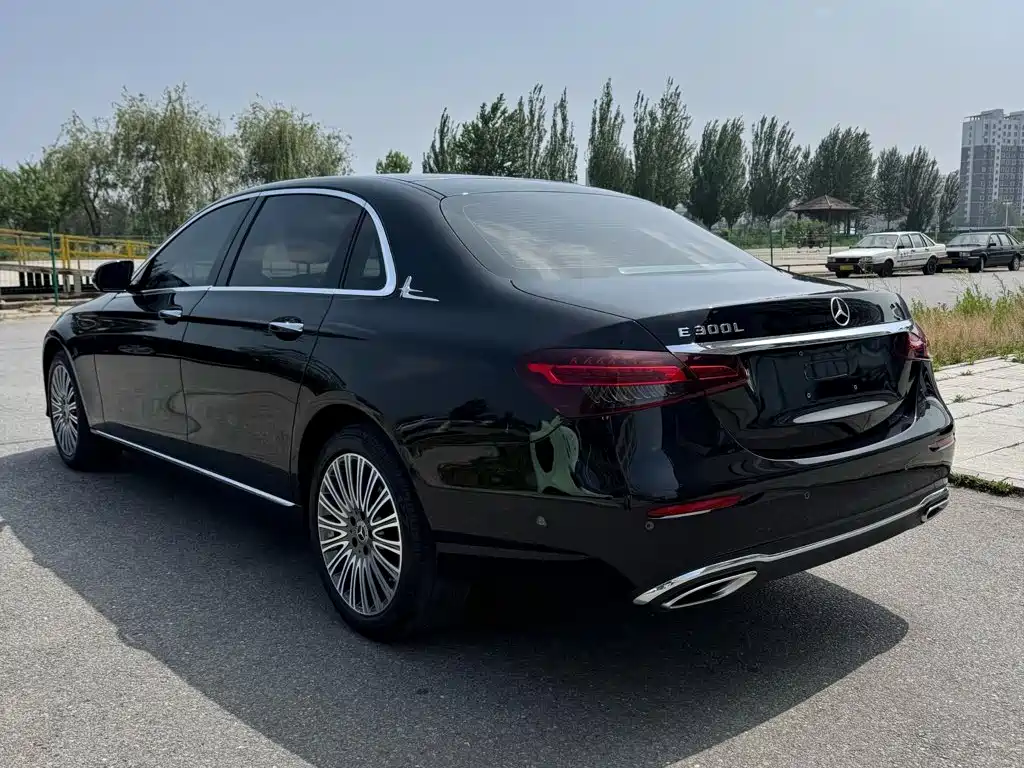Mercedes-Benz E-Class 2023 — фото 14