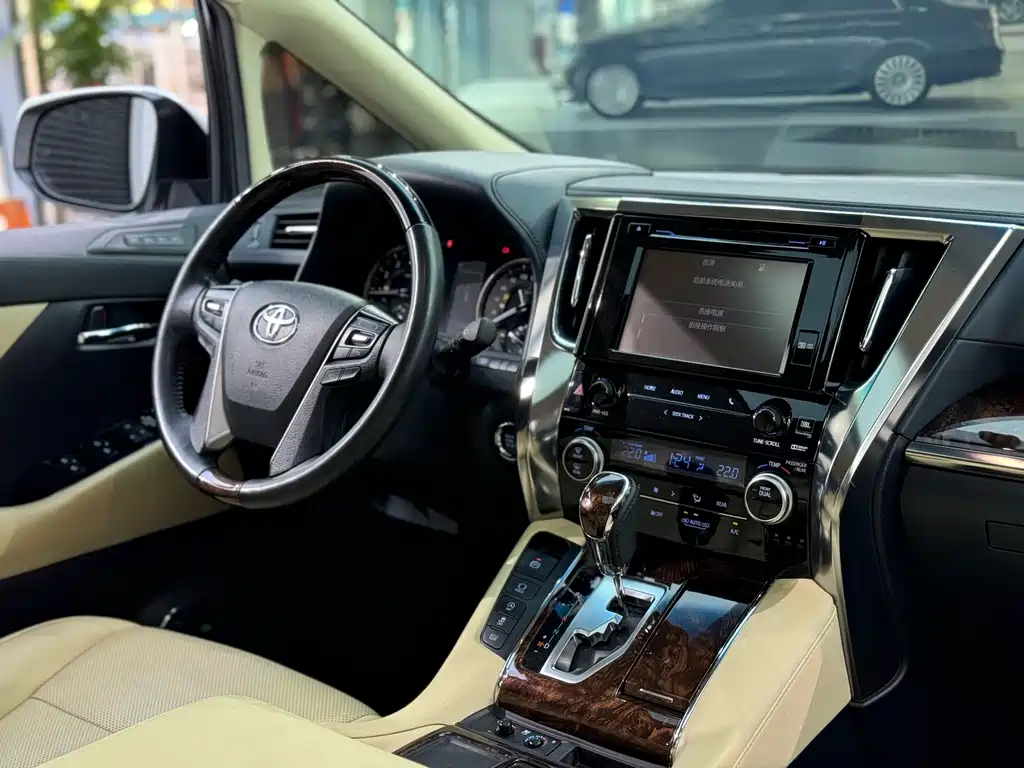 Toyota Alphard 2019 — фото 8