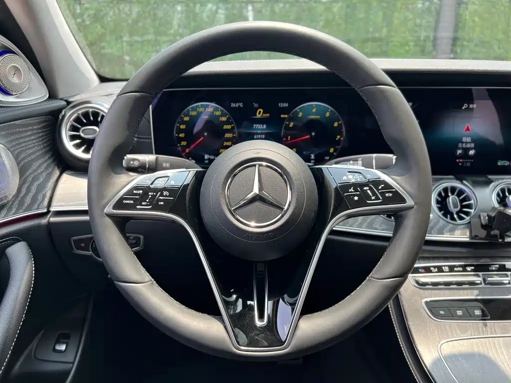 Mercedes-Benz E-Class 2023 — фото 17
