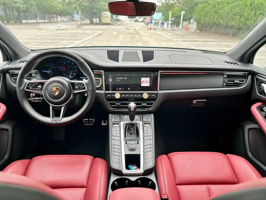 Porsche Macan 2019 — фото 36