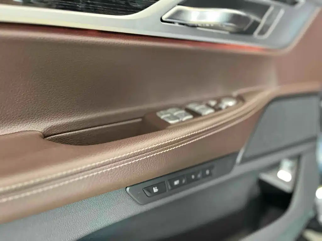 BMW 7 Series 2018 — фото 19