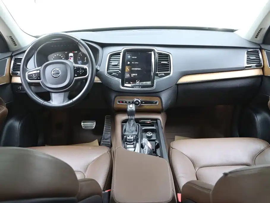 Volvo XC90 2020 — фото 23