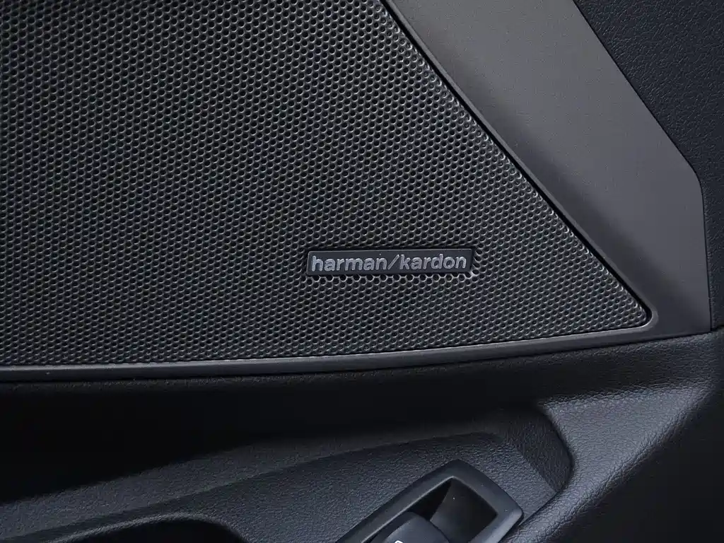 BMW 3 Series 2023 — фото 13