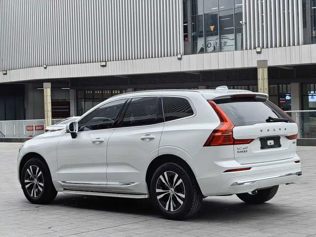 Volvo XC60 2022 — фото 14