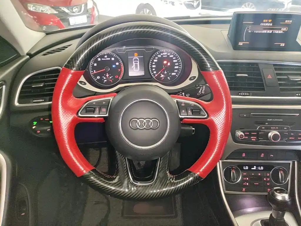 Audi Q3 2017 — фото 11