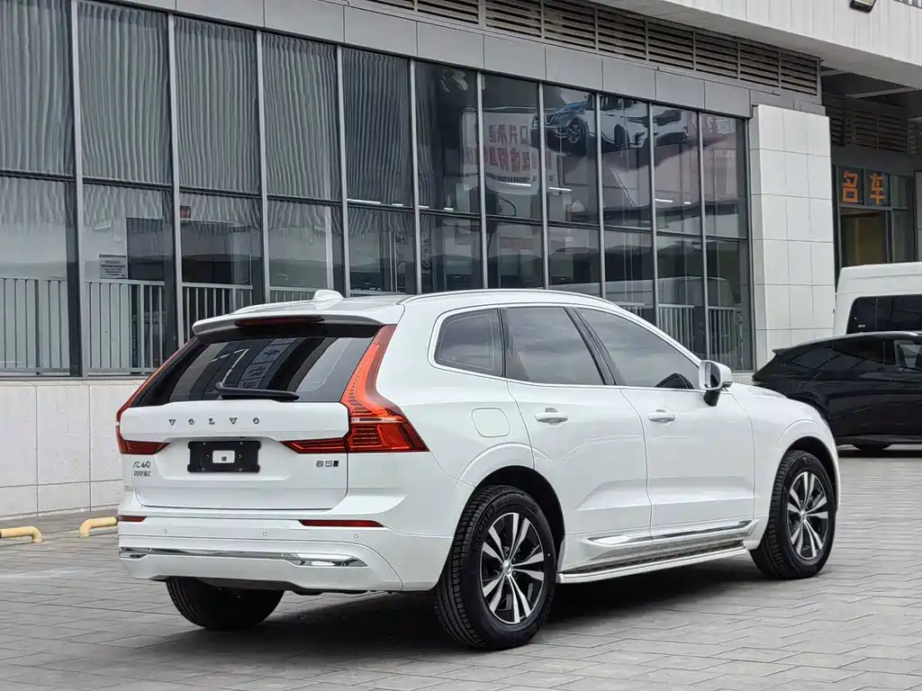 Volvo XC60 2022 — фото 16