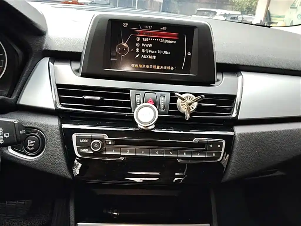 BMW 2 Series Active Tourer 2017 — фото 13