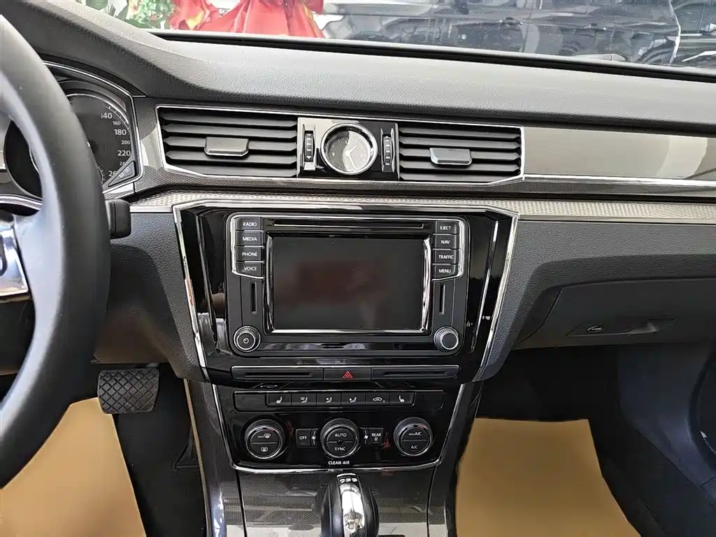 Volkswagen Passat 2017 — фото 13