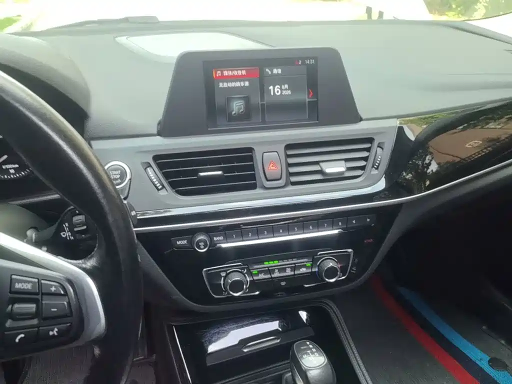 BMW 1 Series 2018 — фото 13