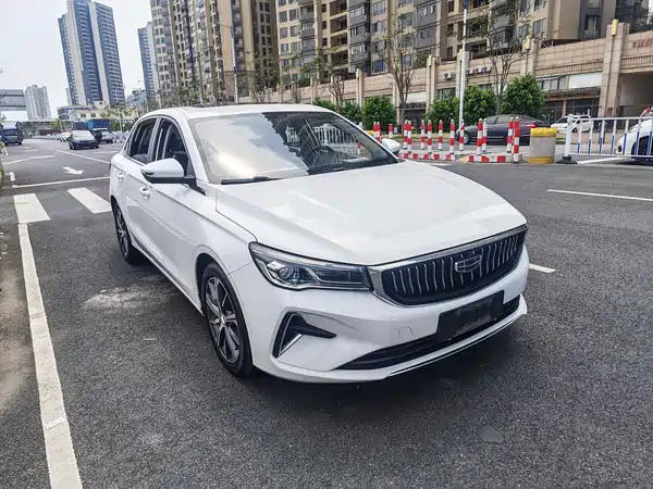 Geely Emgrand 2022
