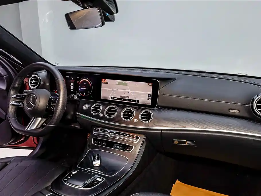 Mercedes-Benz E-Class 2021 — фото 25