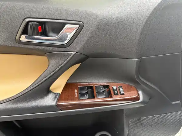 Toyota Reiz 2014