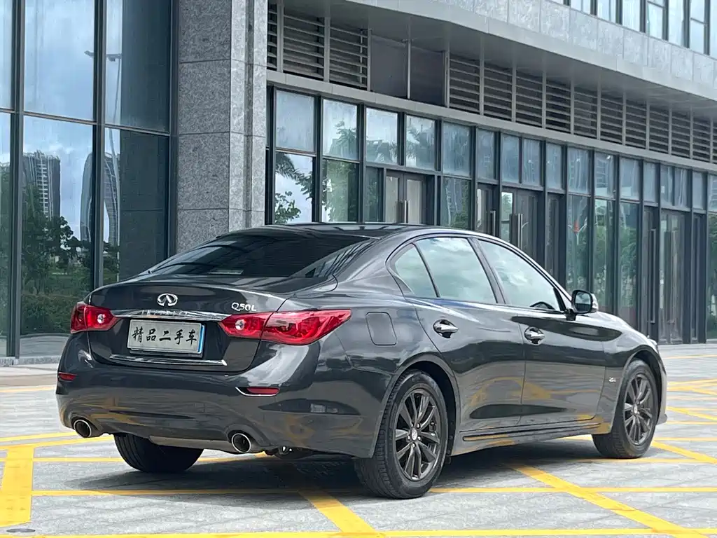 Infiniti Q50L 2015
