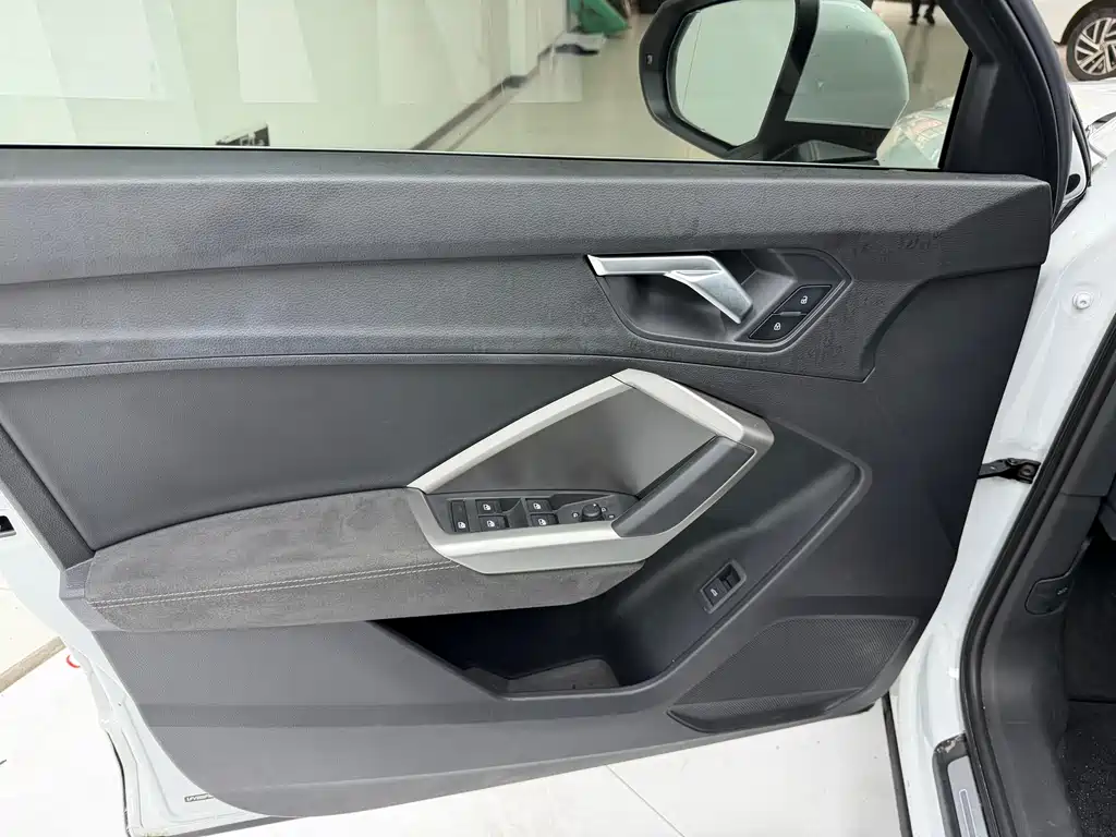 Audi Q3 2023 — фото 14