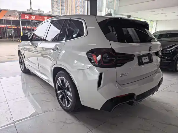 BMW iX3 2023
