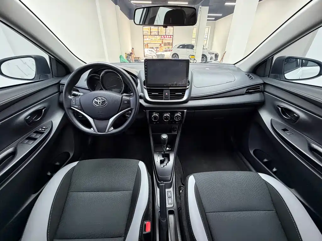 Toyota Yaris L 2022 — фото 17