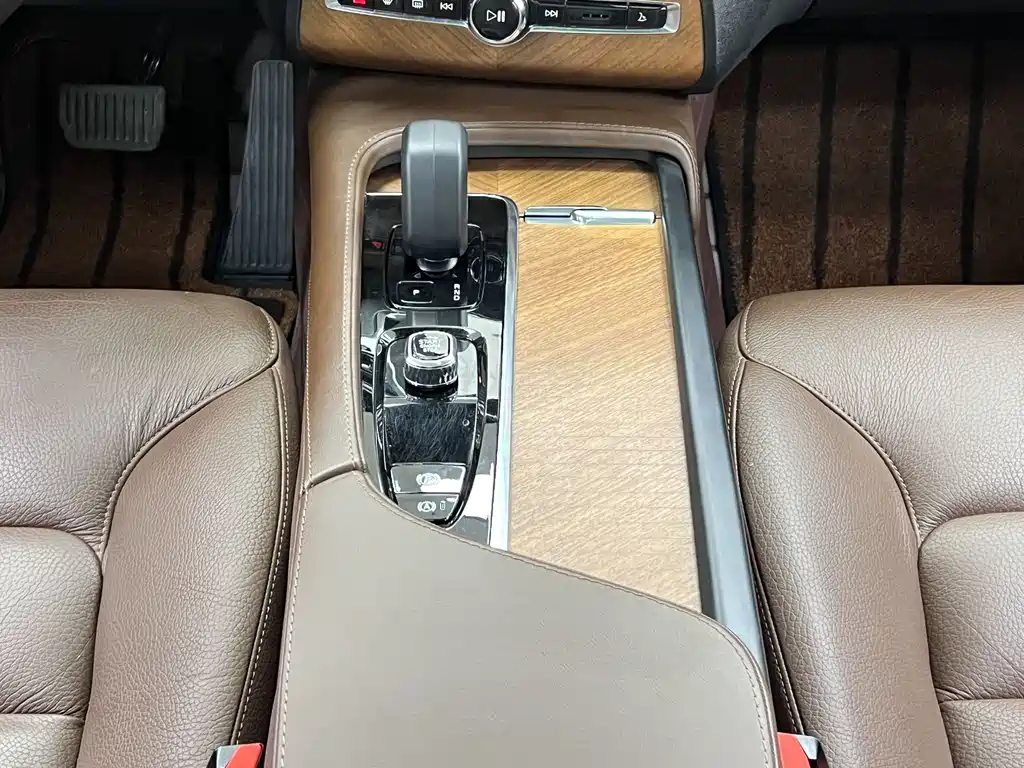 Volvo XC90 2023 — фото 28