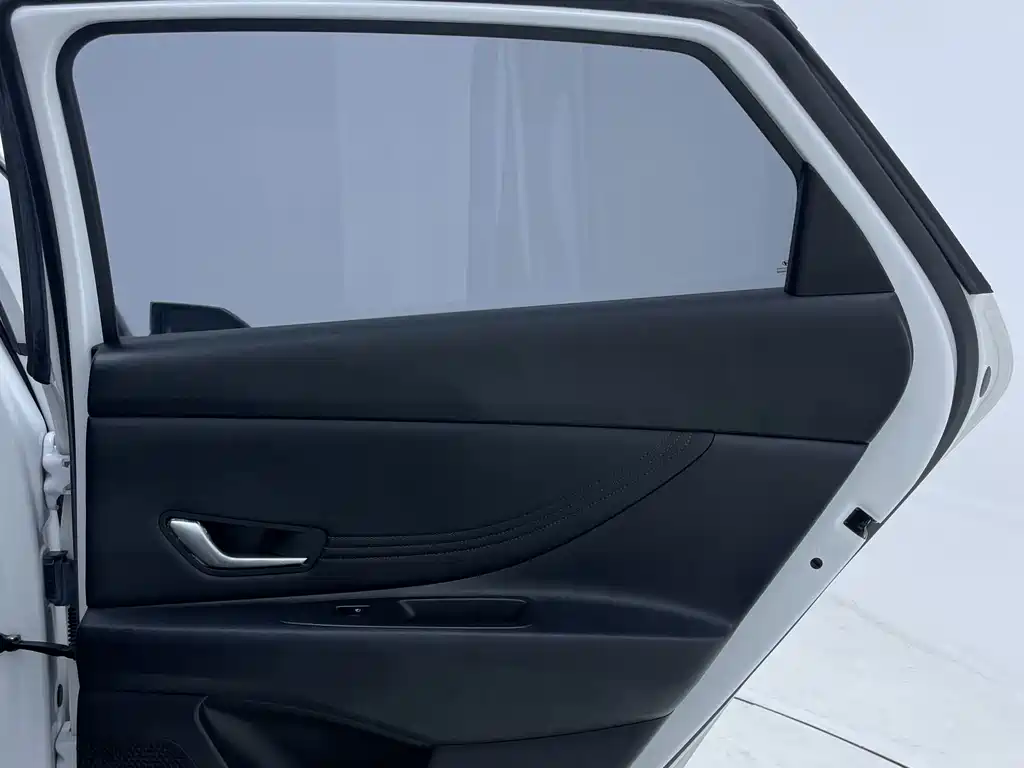 Hyundai Elantra 2022 — фото 21