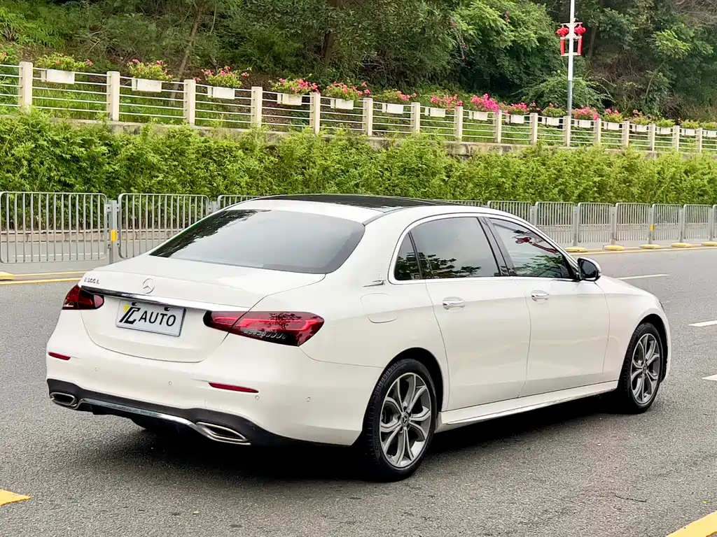 Mercedes-Benz E-Class 2022 — фото 7
