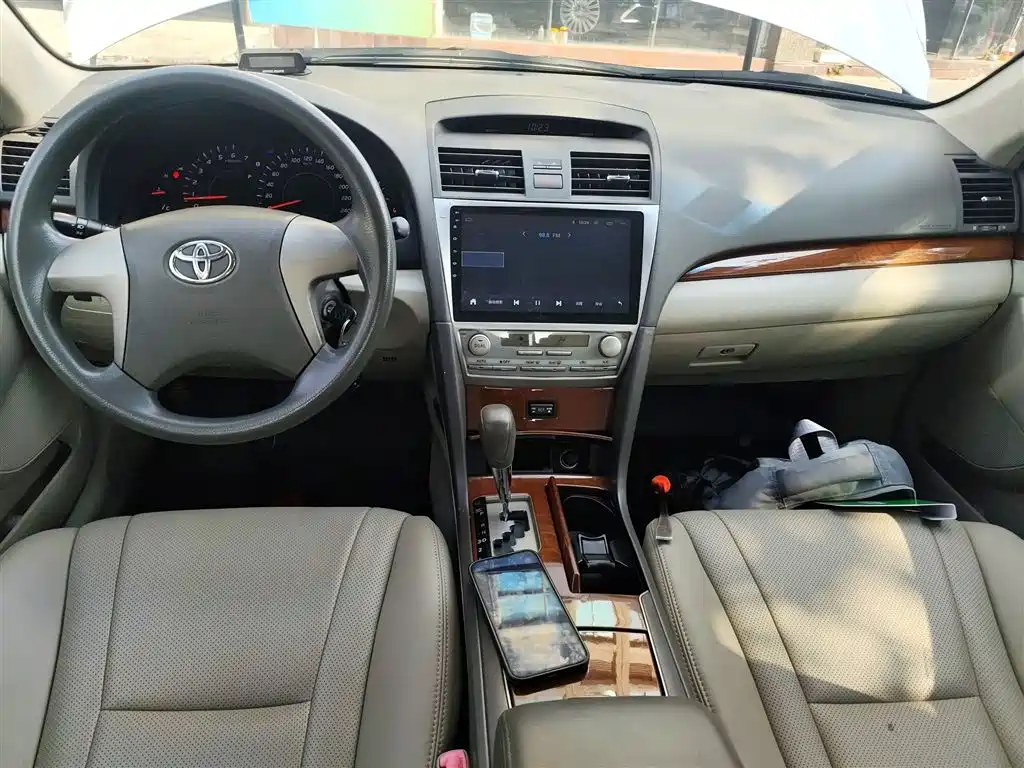 Toyota Camry 2014 — фото 10