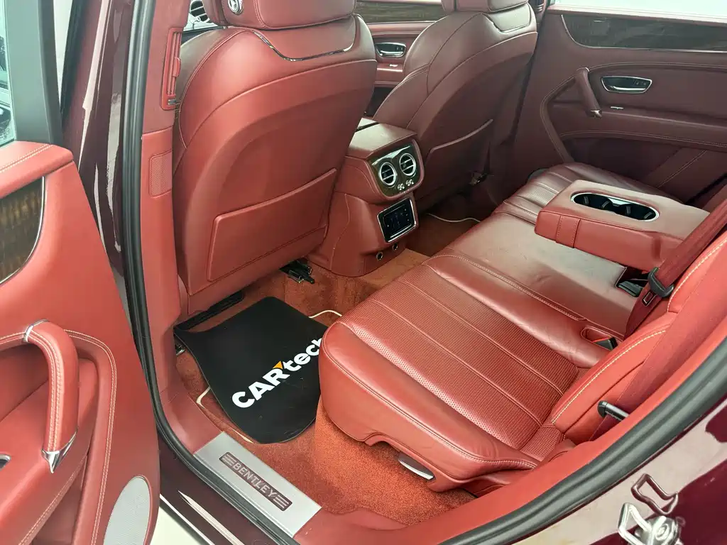 Bentley Bentayga 2018 — фото 14