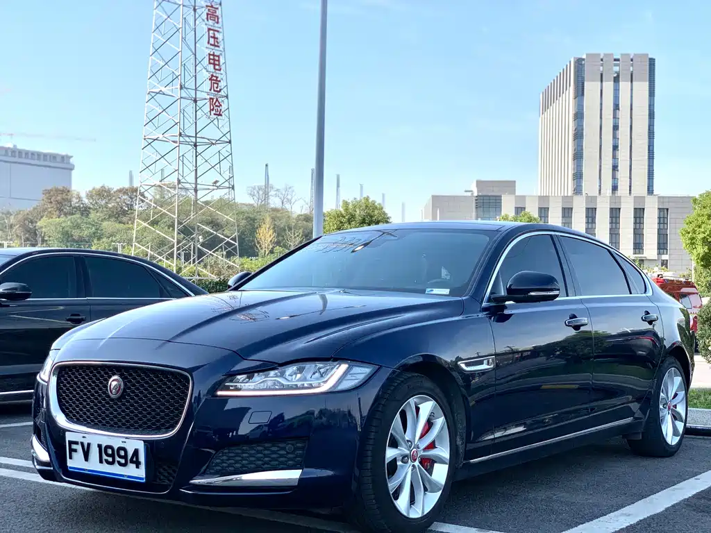 Jaguar XFL 2019 — фото 1