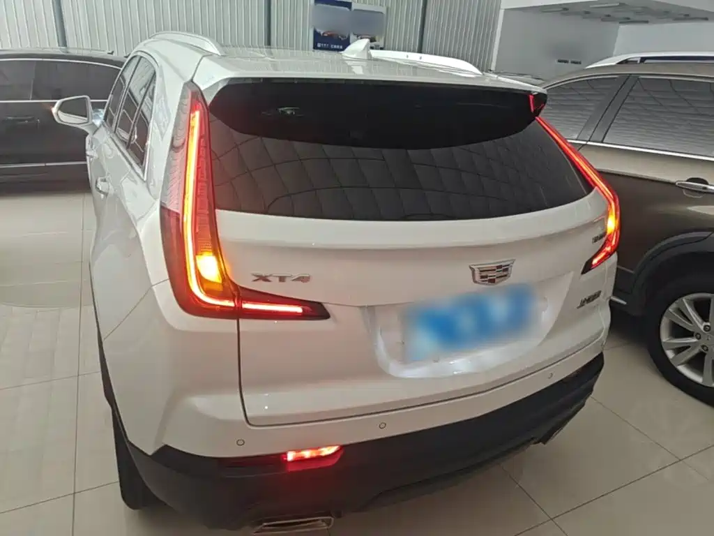 Cadillac XT4 2023 — фото 6