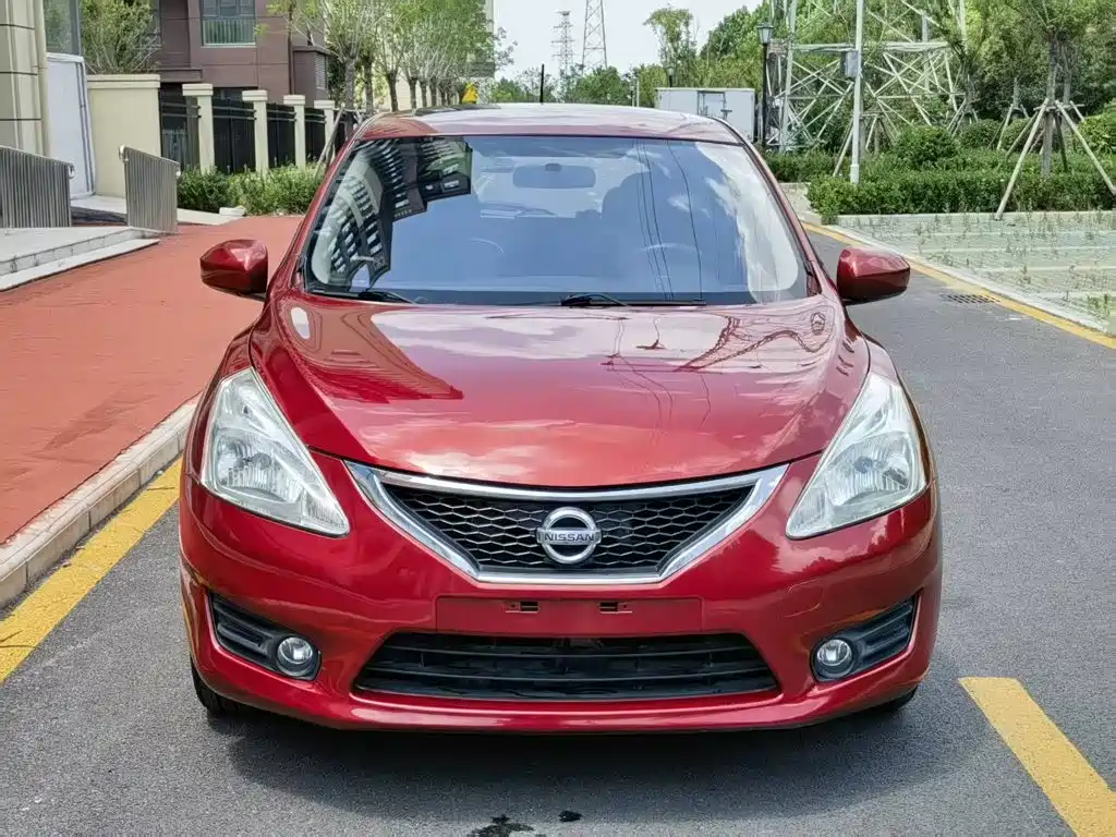 Nissan Tiida 2015